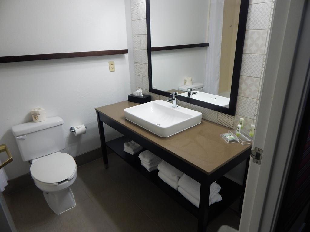 Country Inn & Suites By Radisson, Dfw Airport South, Tx Irving Eksteriør bilde