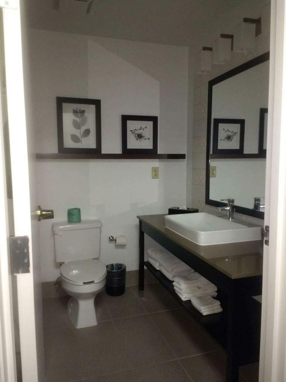 Country Inn & Suites By Radisson, Dfw Airport South, Tx Irving Eksteriør bilde